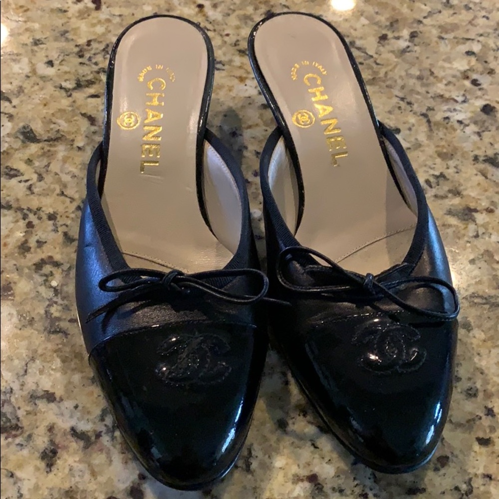Chanel kitten heel shoes
